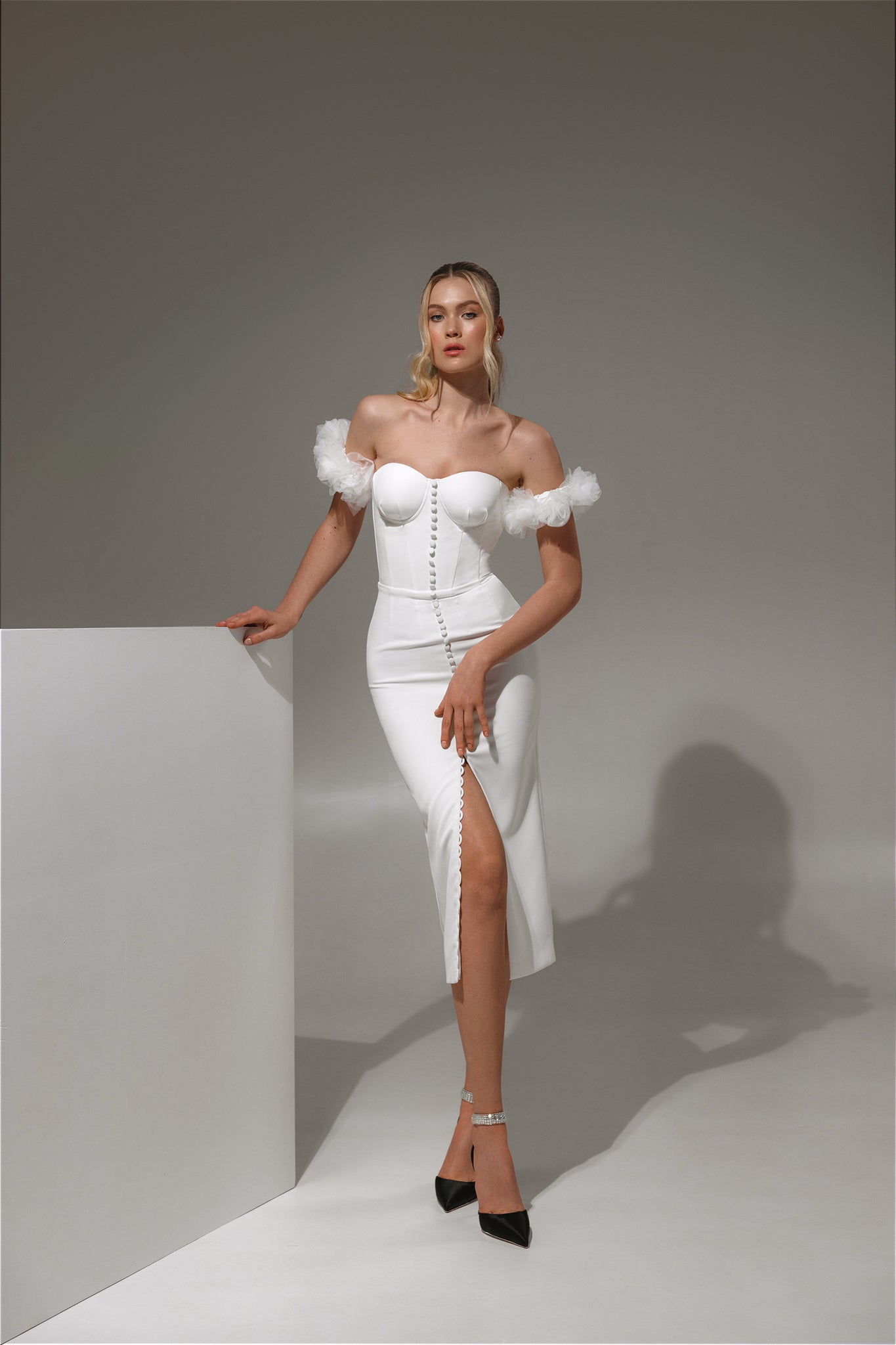 CIVIL WEDDING DRESS DECORATED WITH BUTTONS