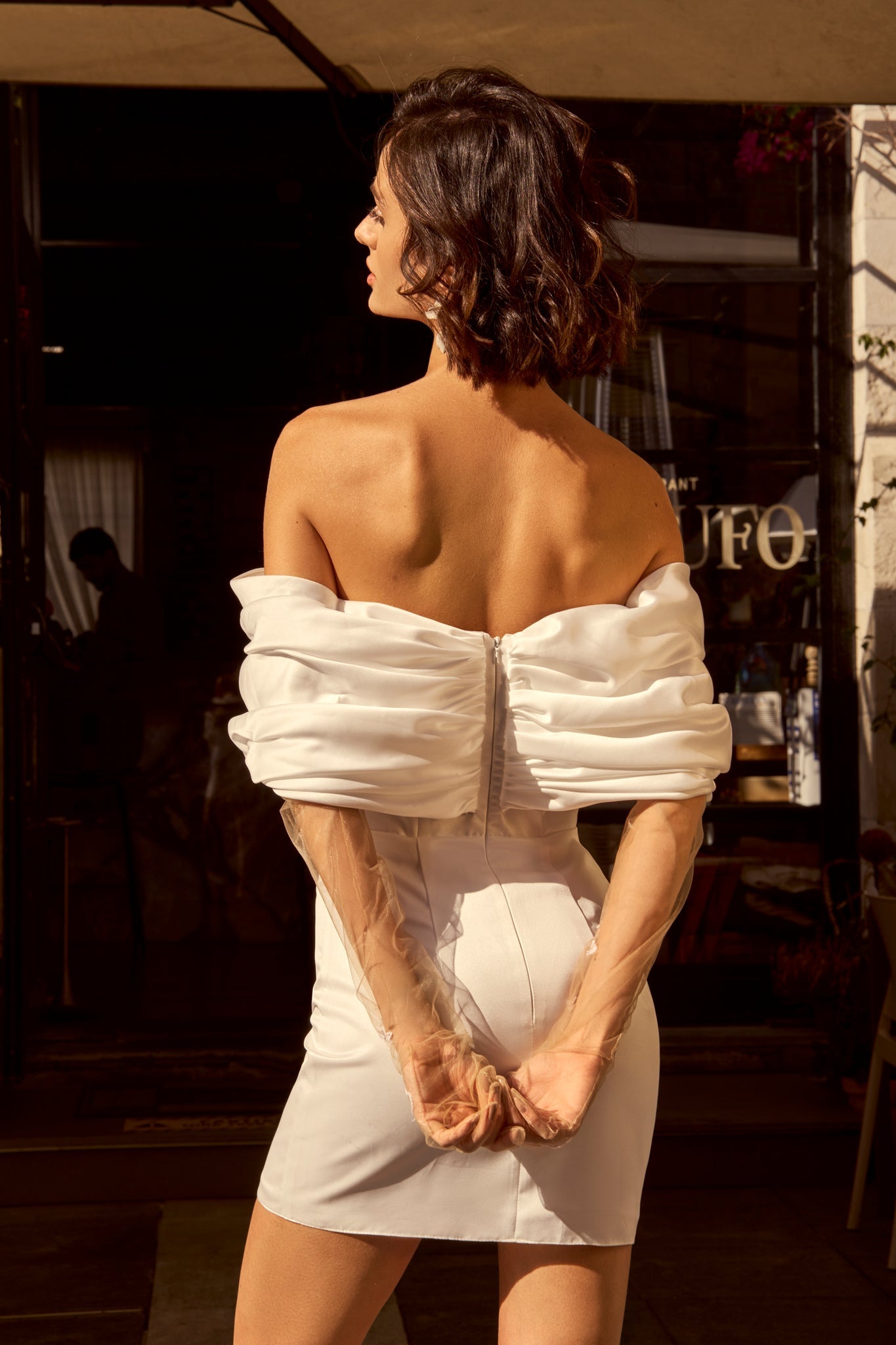 CIVIL WEDDING DRESS WITH BARE SHOULDERS AND DRAPING