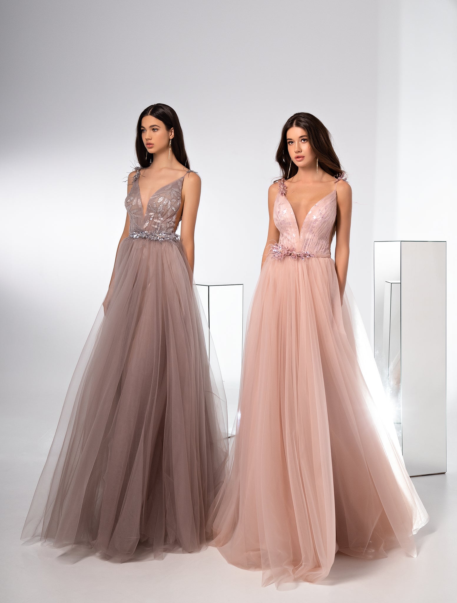 ELEGANT EVENING DRESS MADE OF TULLE