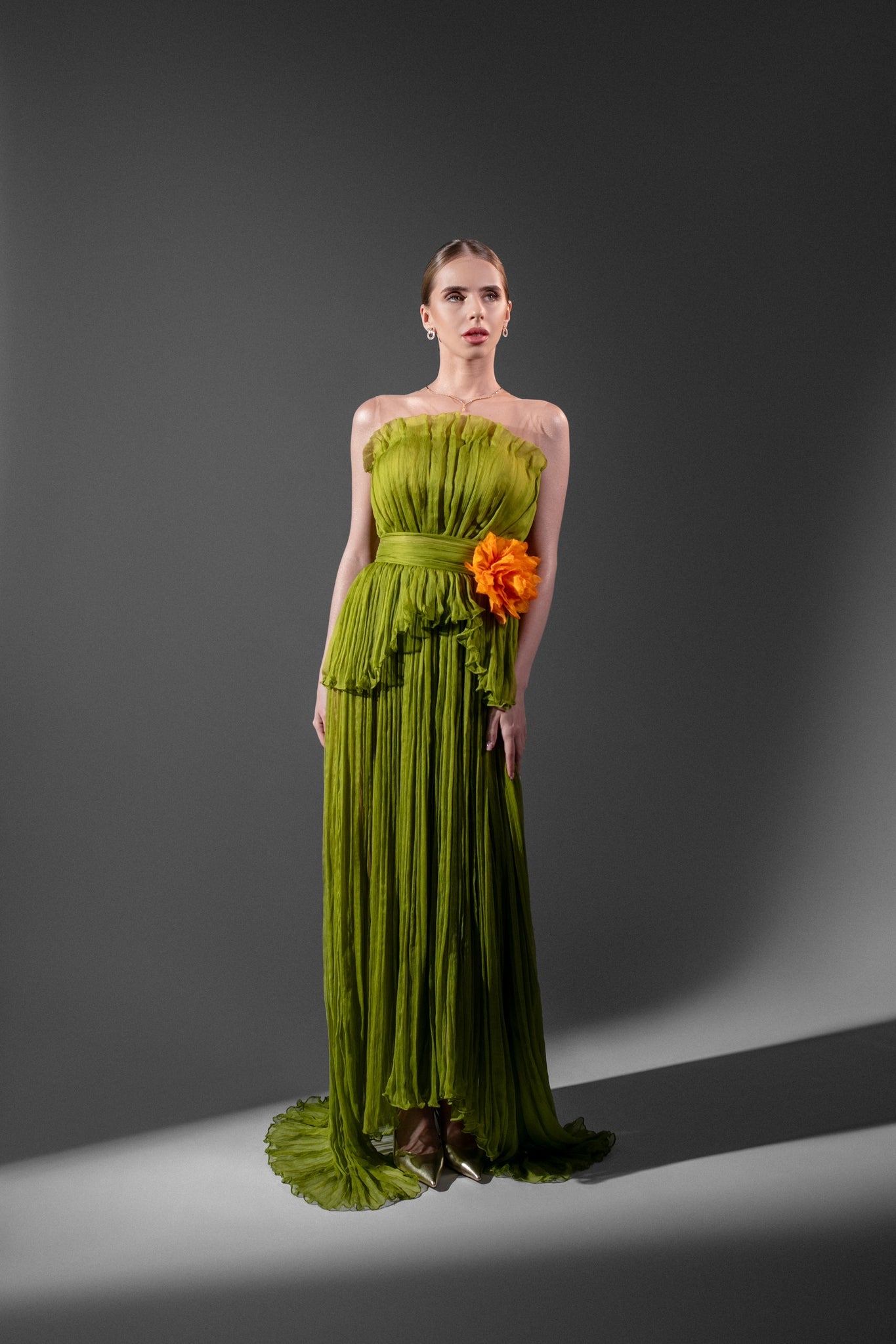 EVENING DRESS IN NATURAL CRÊPE SILK