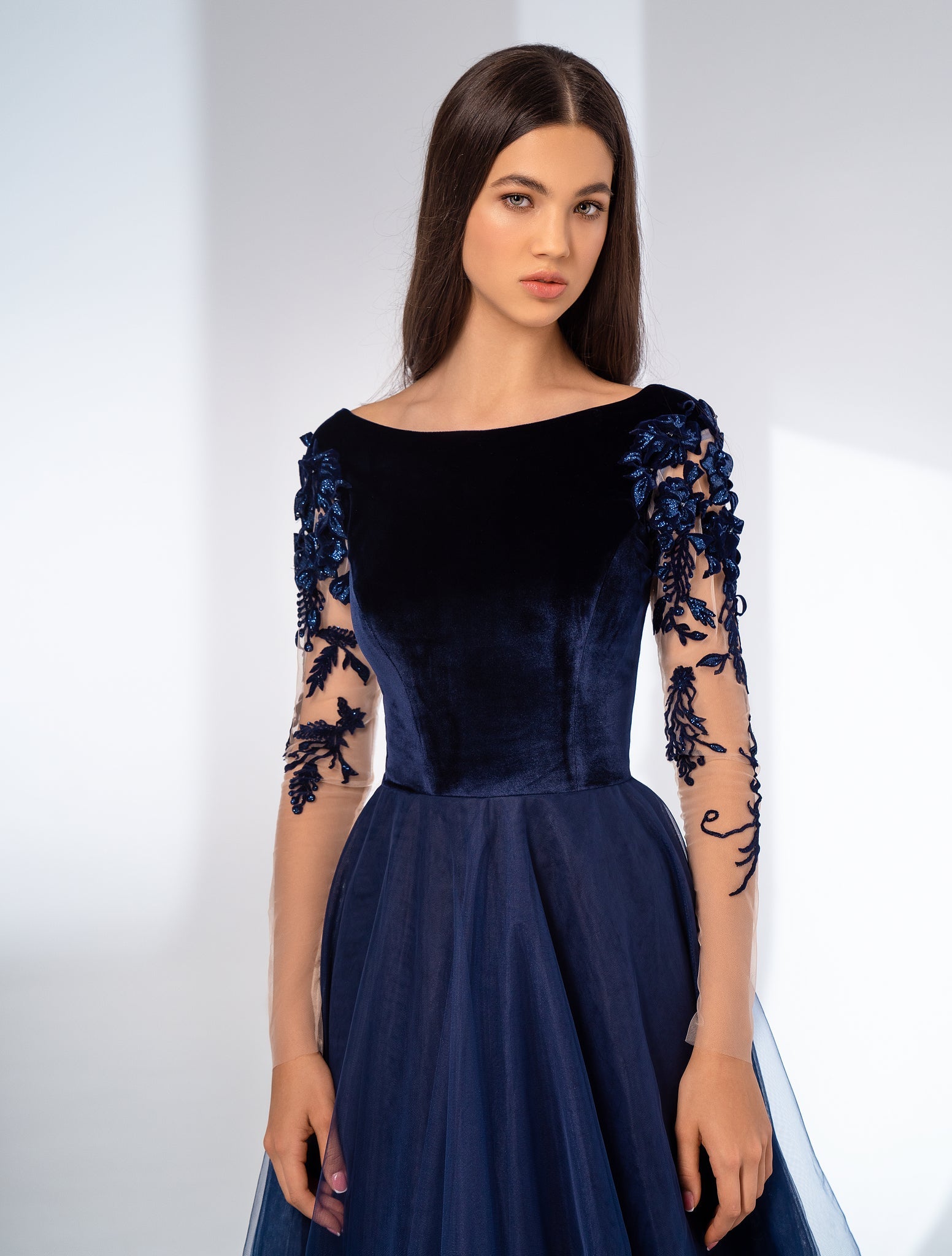 EVENING DRESS WITH VELVET BODICE AND TULLE SKIRT