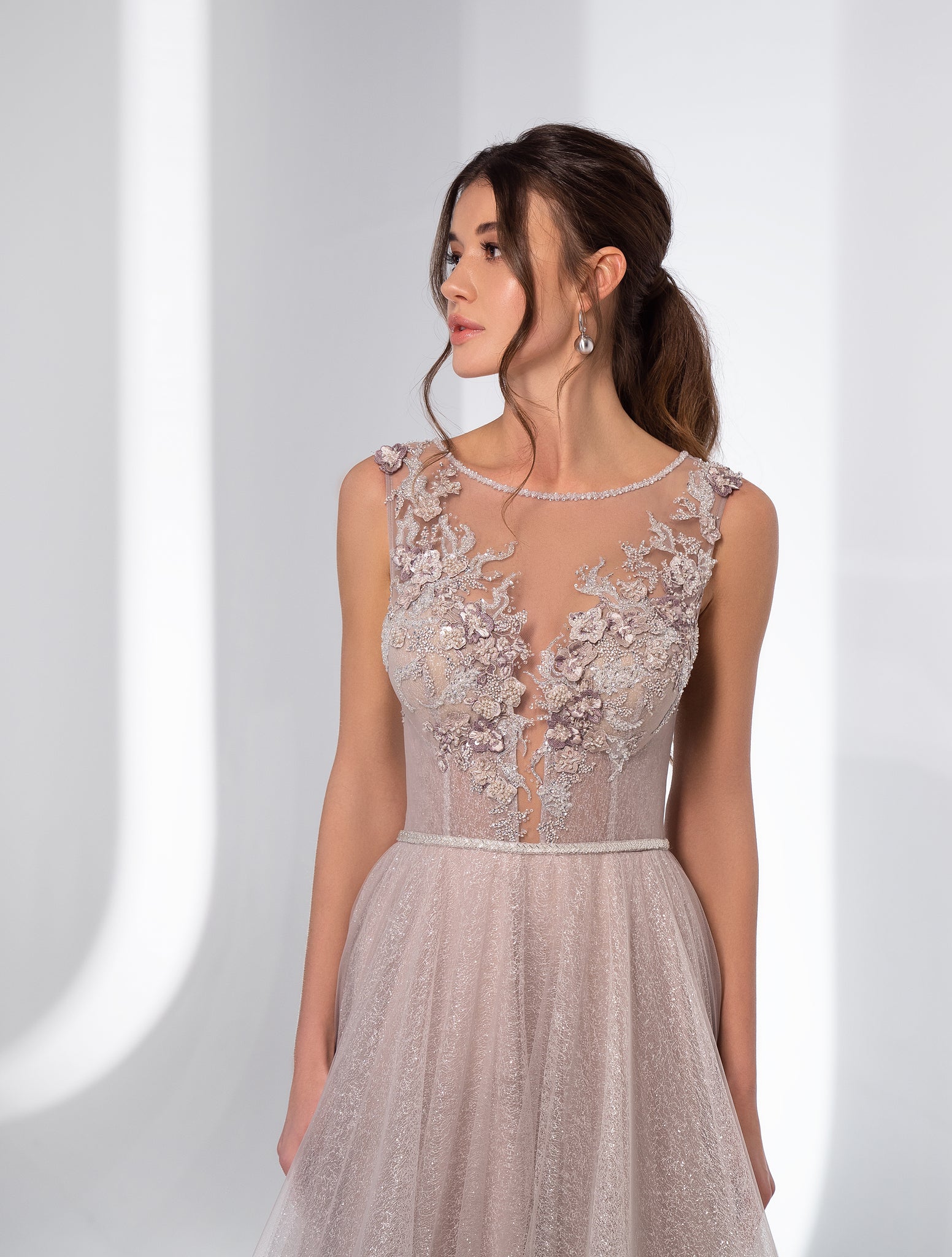 Evening dress with glitter and mother-of-pearl accents