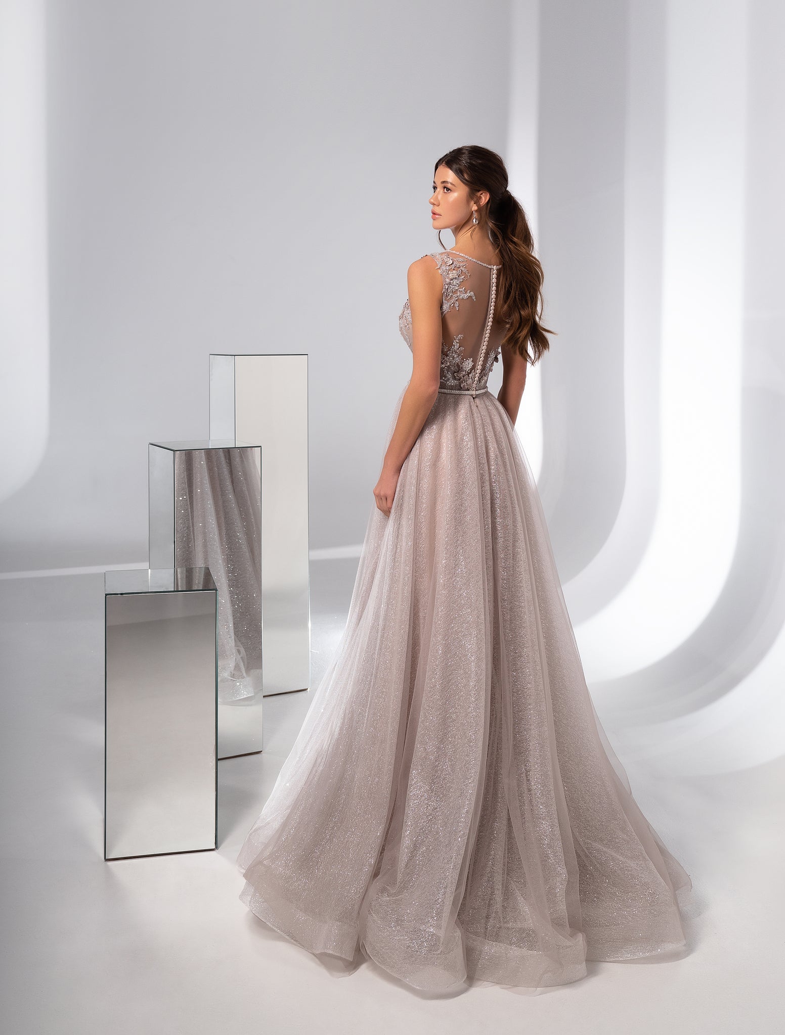 Evening dress with glitter and mother-of-pearl accents