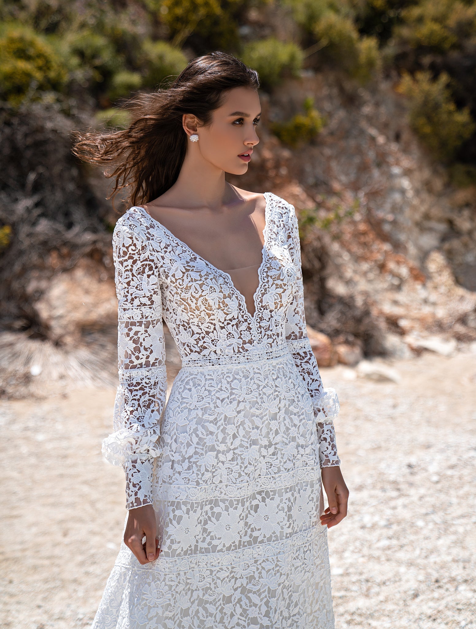 LACE WEDDING DRESS IN BOHO STYLE