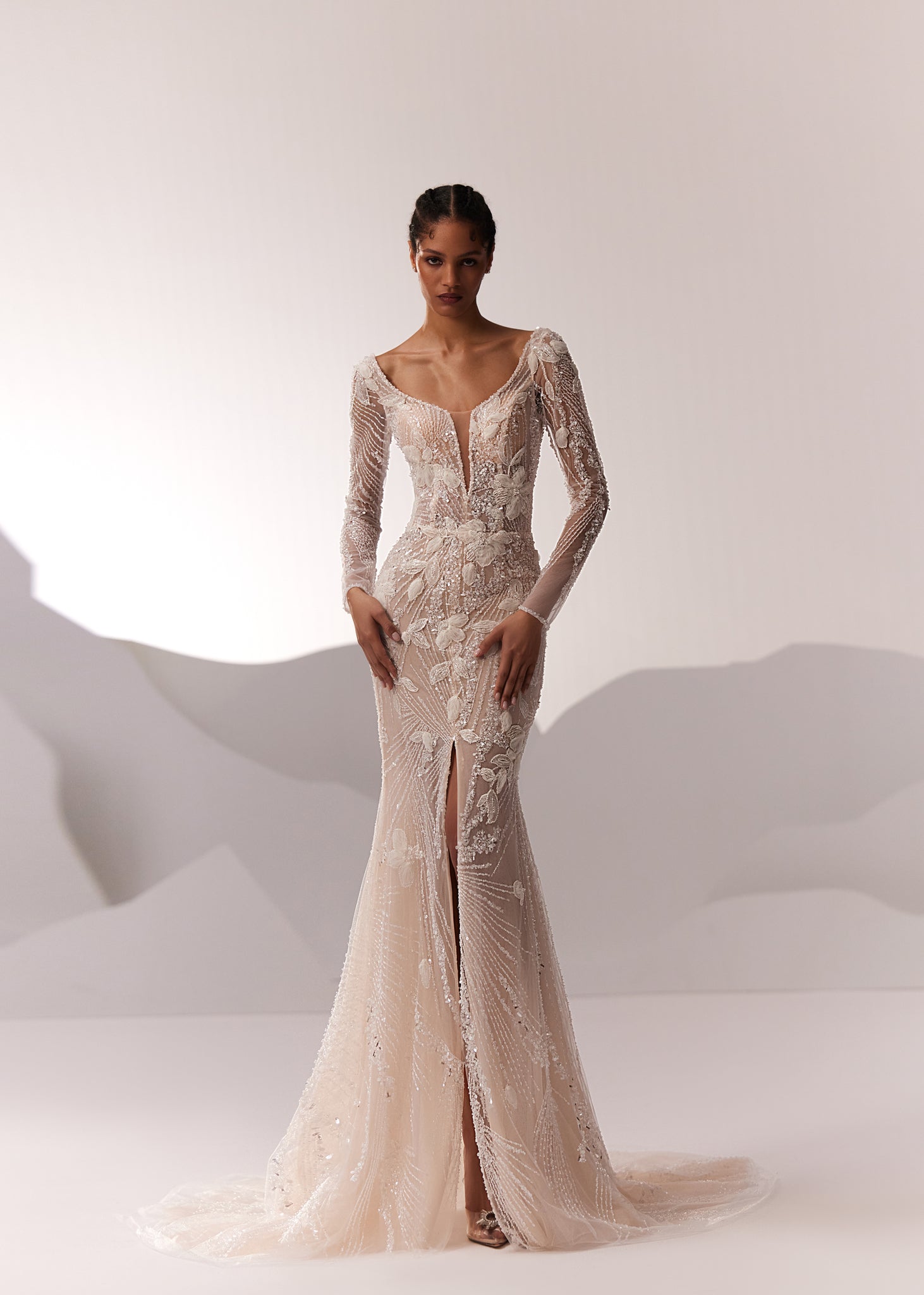 LUXURIOUS WEDDING DRESS