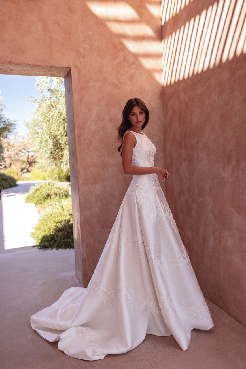 Sleeveless A-Line Wedding Dress with Floral Lace Appliqués
