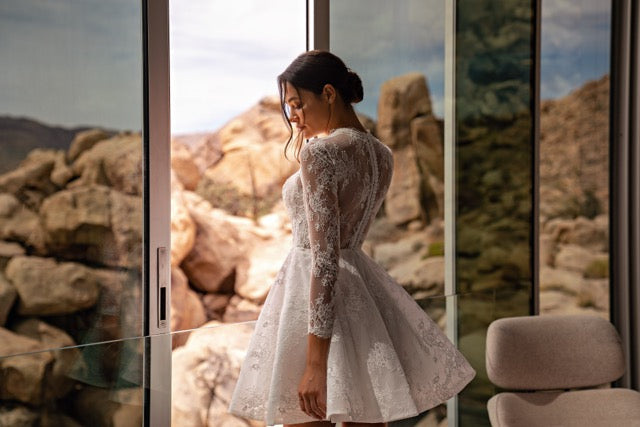 SHORT CIVIL CEREMONY DRESS MADE OF CHANTILLY LACE