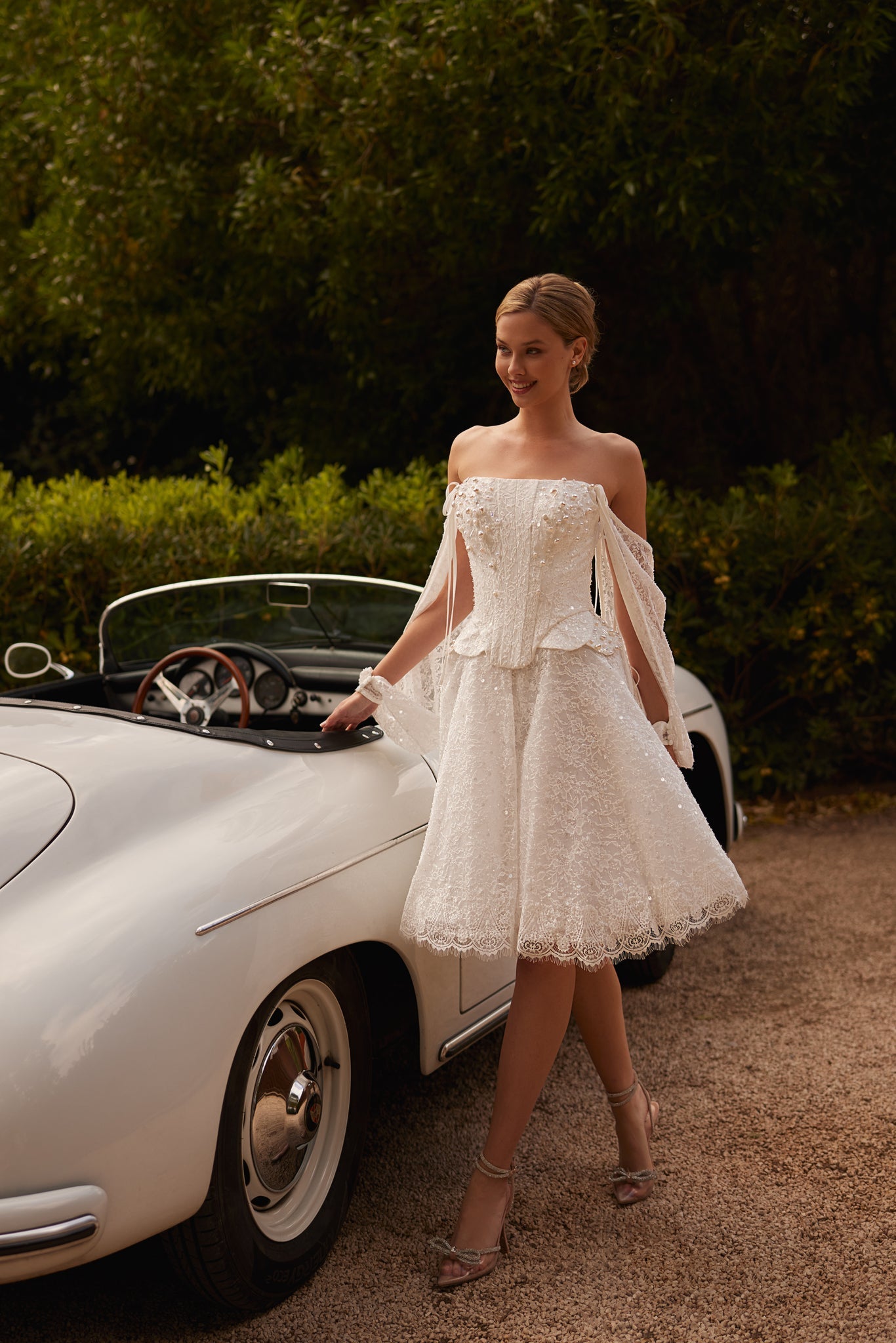 Short Wedding Dress inspired by retro-glam