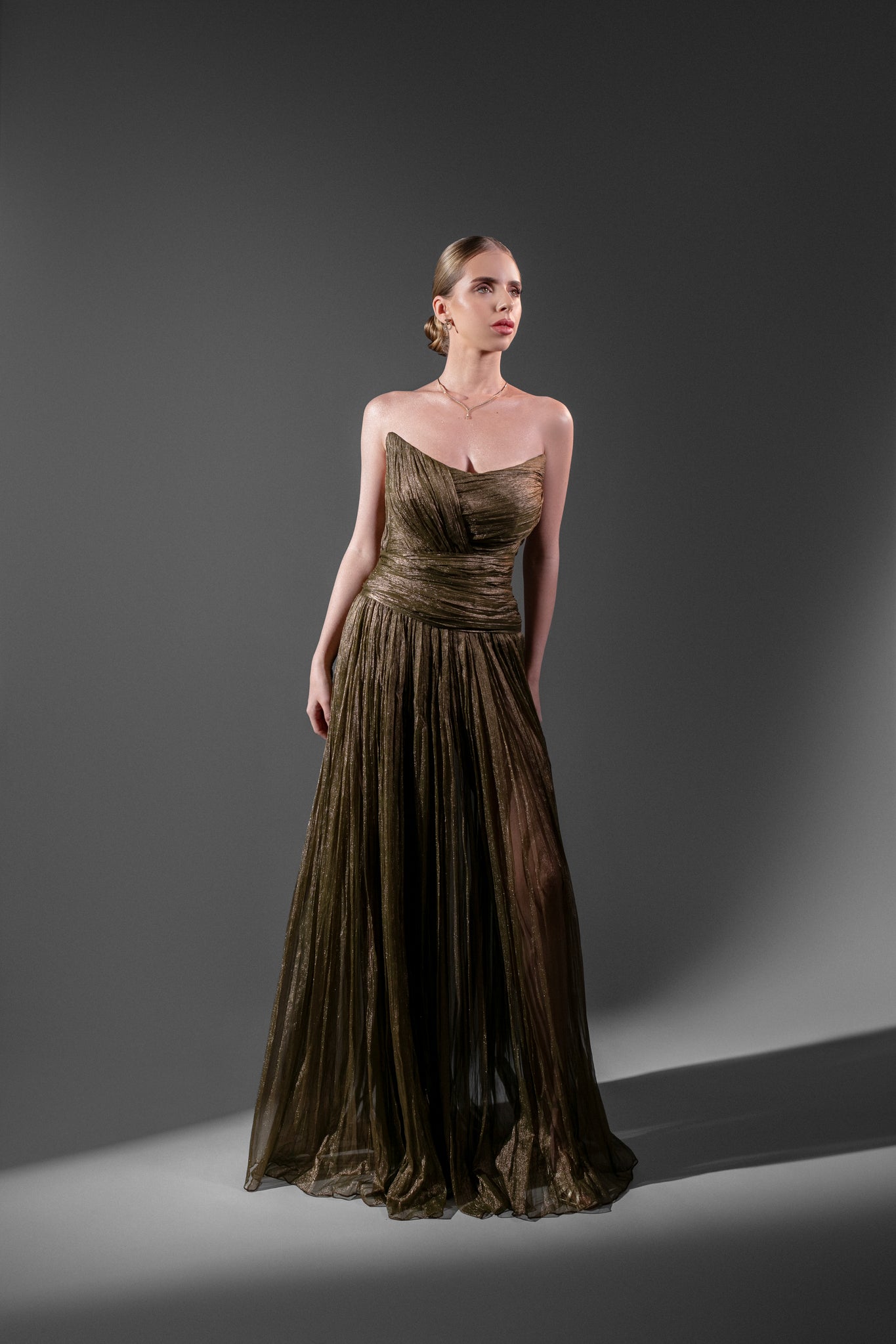WEDDING DRESS IN NATURAL SILK WITH PEPLUM