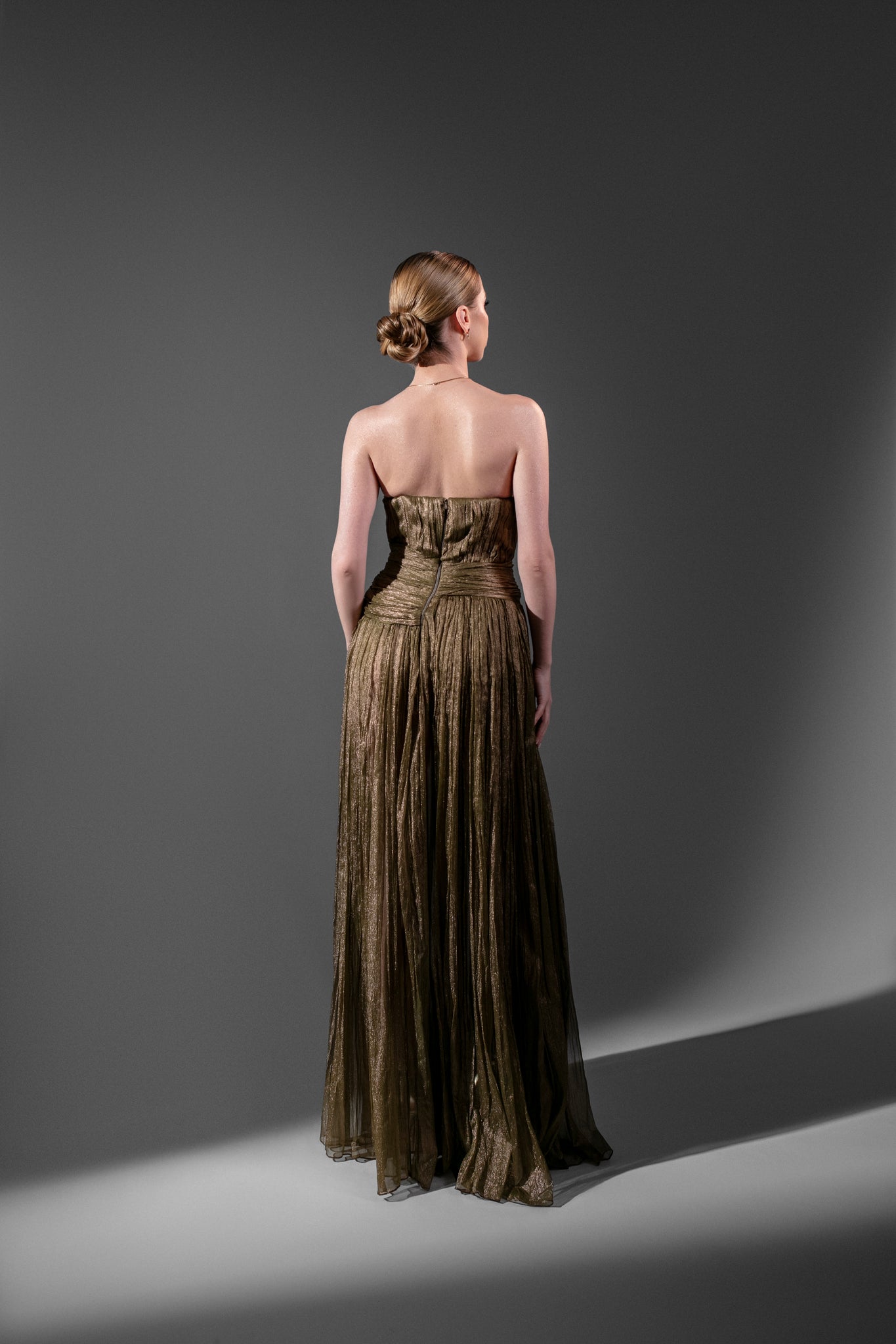 WEDDING DRESS IN NATURAL SILK WITH PEPLUM