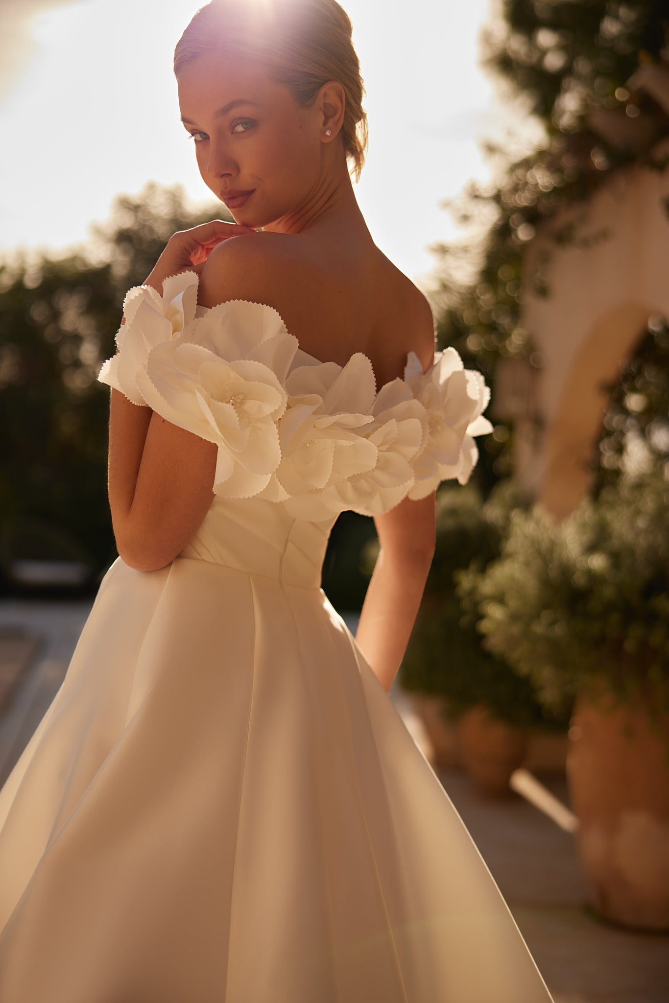 WEDDING DRESS WITH LARGE FLOWERS