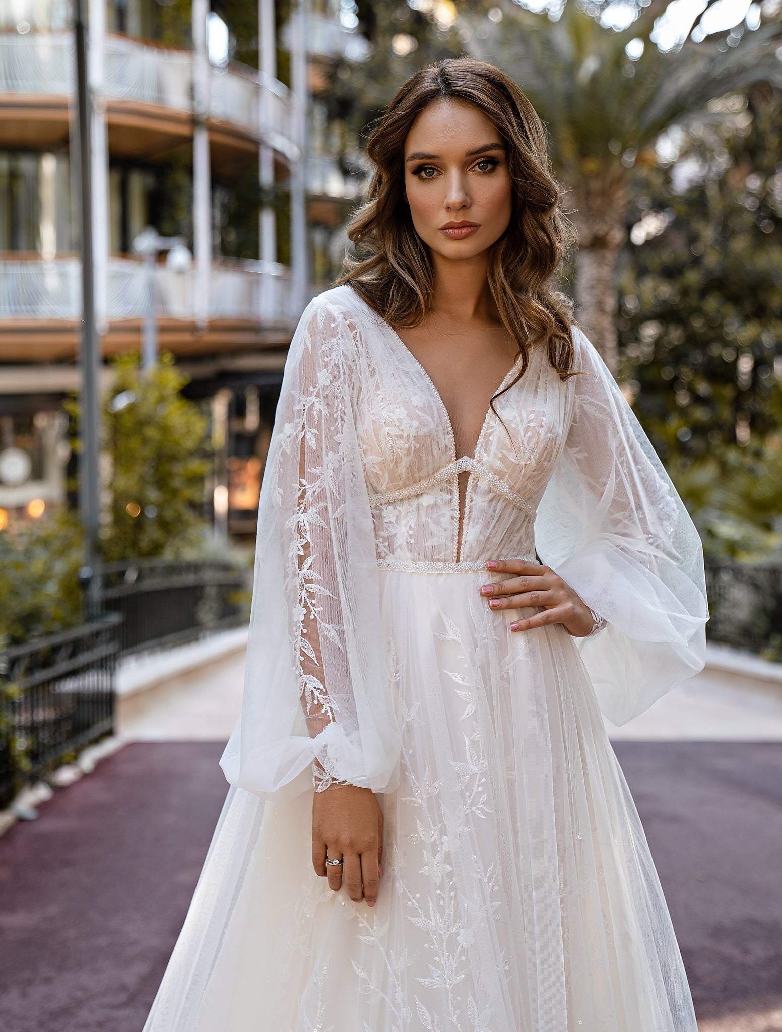 WEDDING DRESS WITH SLIGHTLY PUFFED SLEEVES