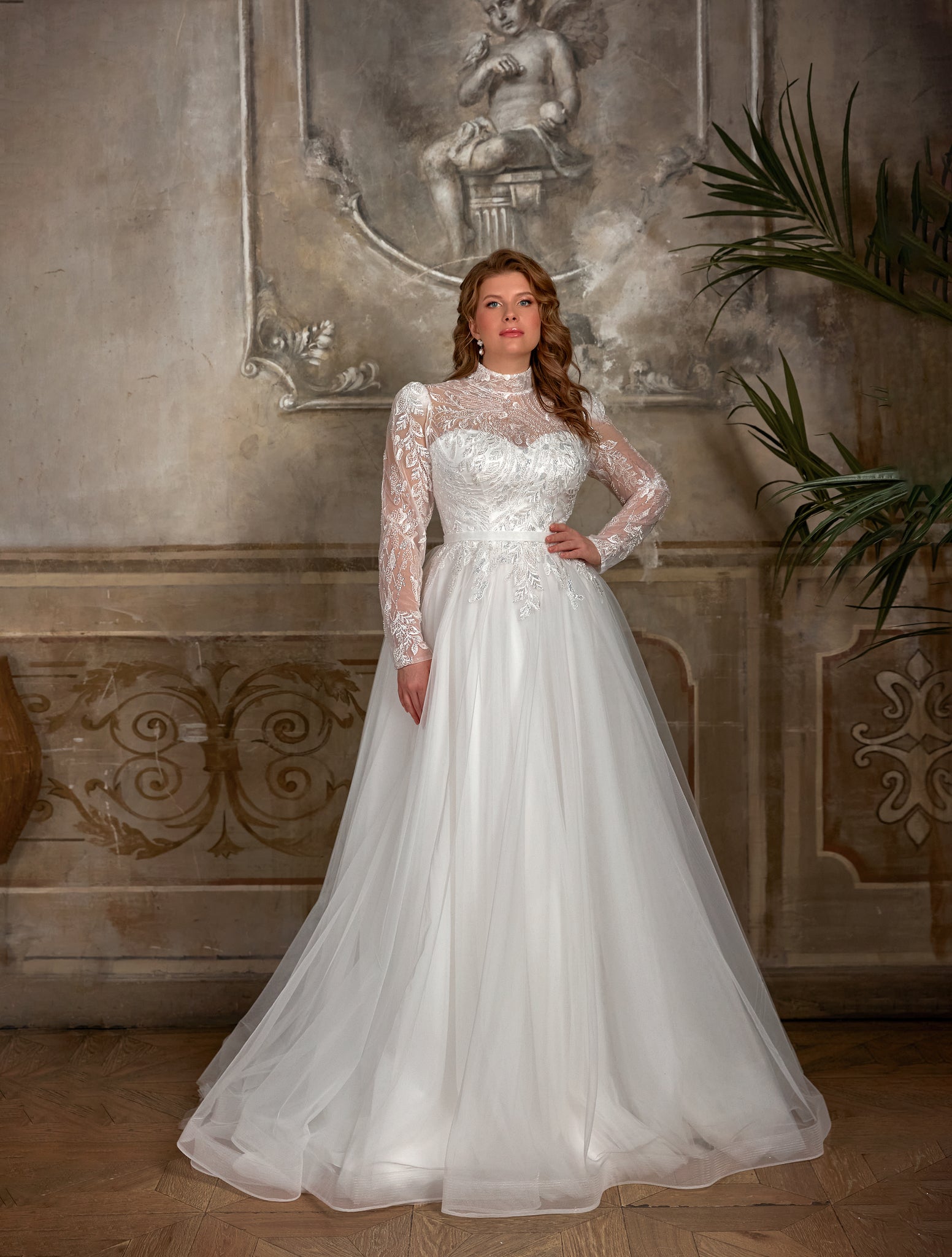 Wedding Dress with Epaulettes on Shoulders for Shaping