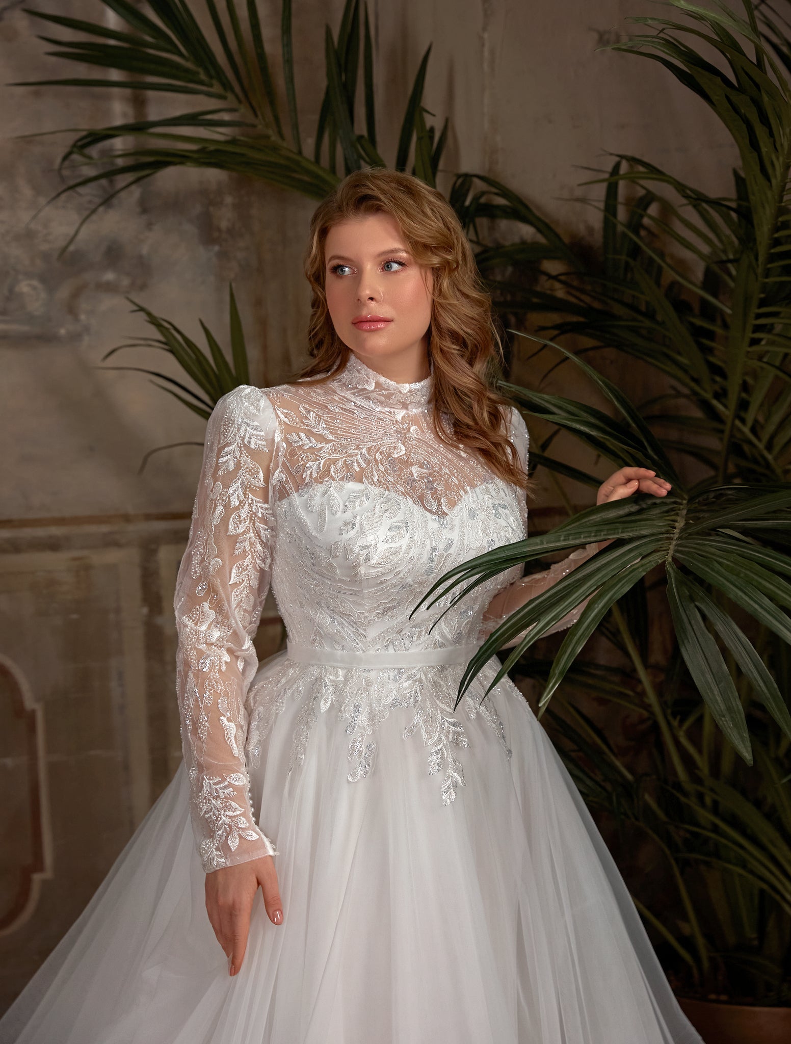 Wedding Dress with Epaulettes on Shoulders for Shaping