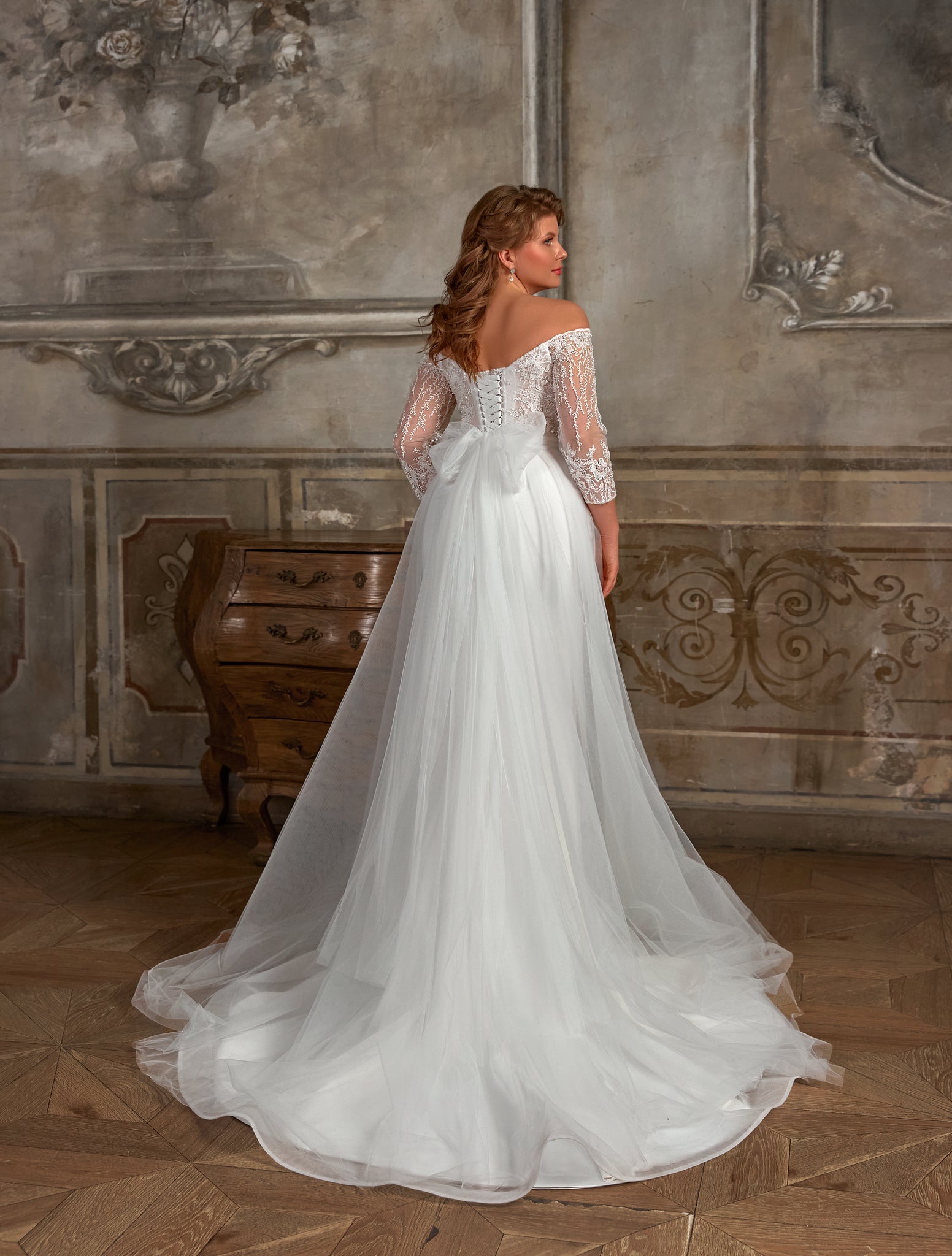 Wedding Dress with Slit and Detachable Train