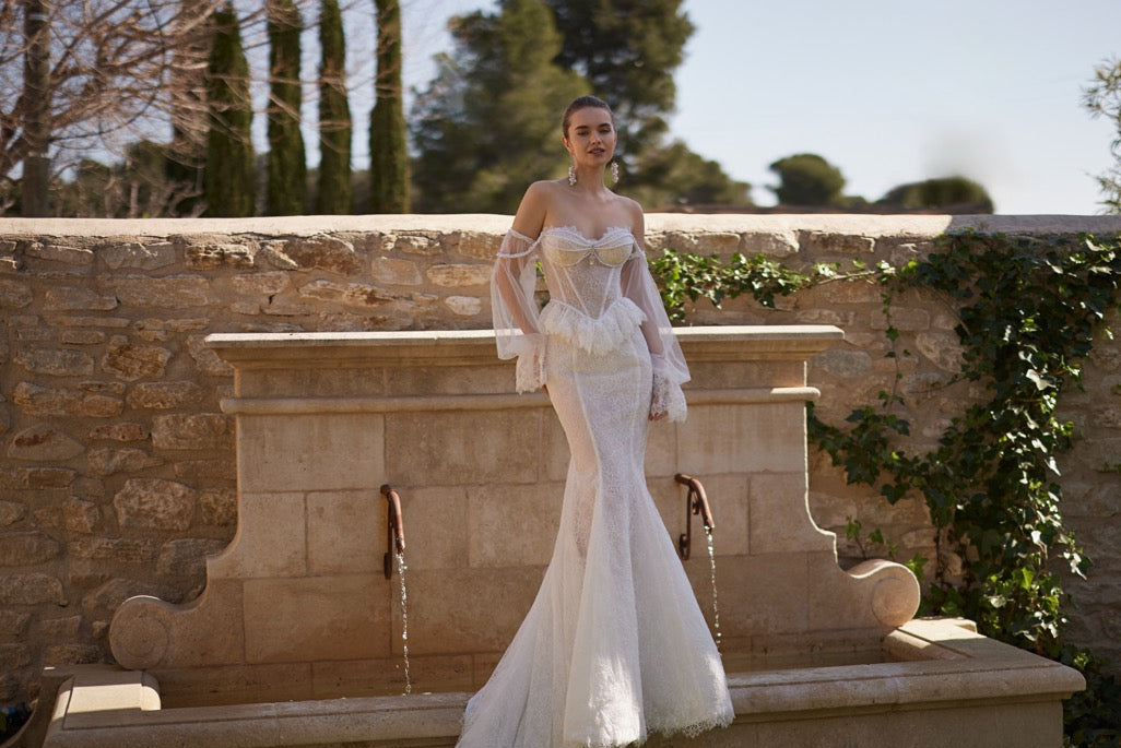 Rochie de Mireasa Sirena Desiree din Dantela cu Corset si Maneci Transparente