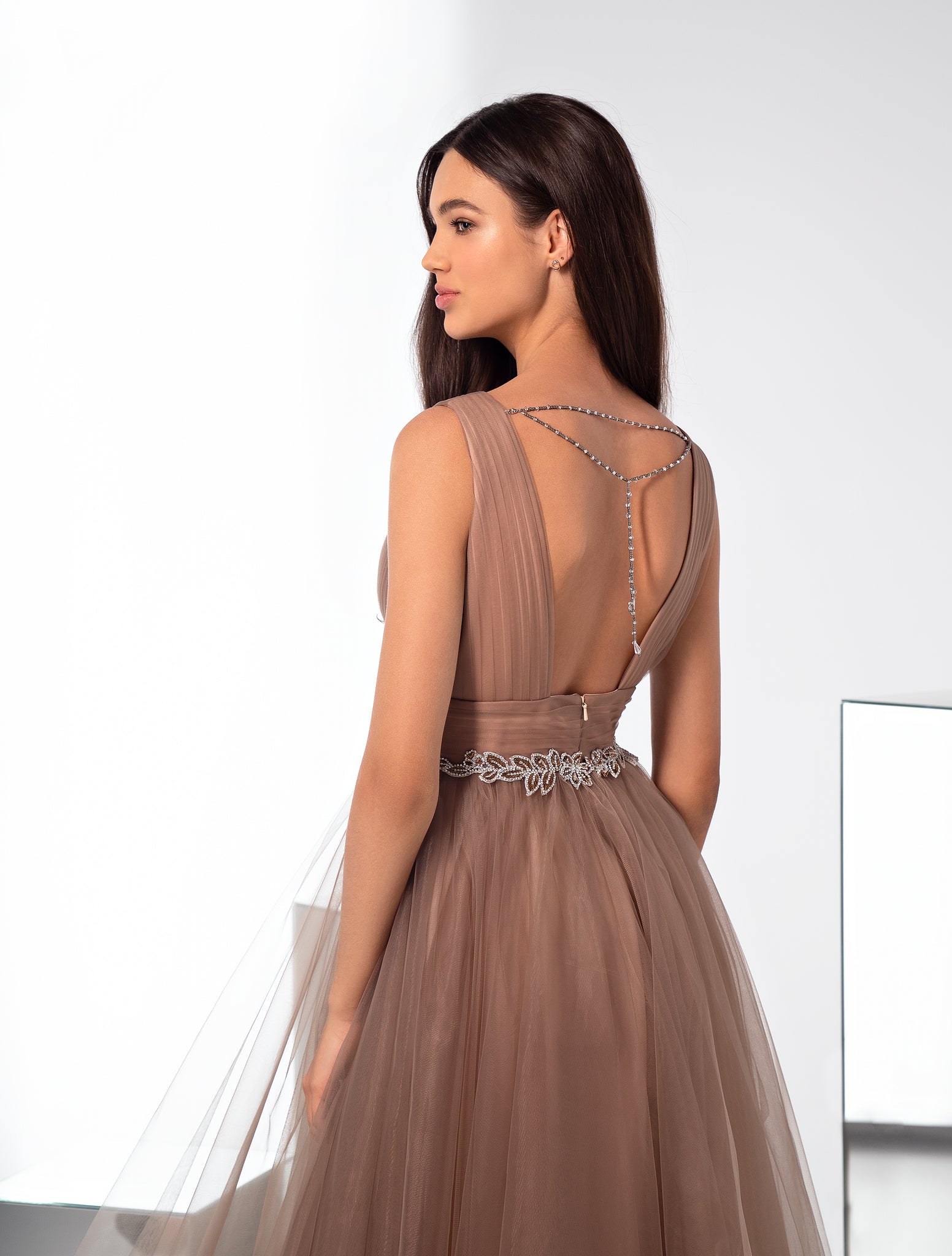 ELEGANT EVENING DRESS MADE OF TULLE