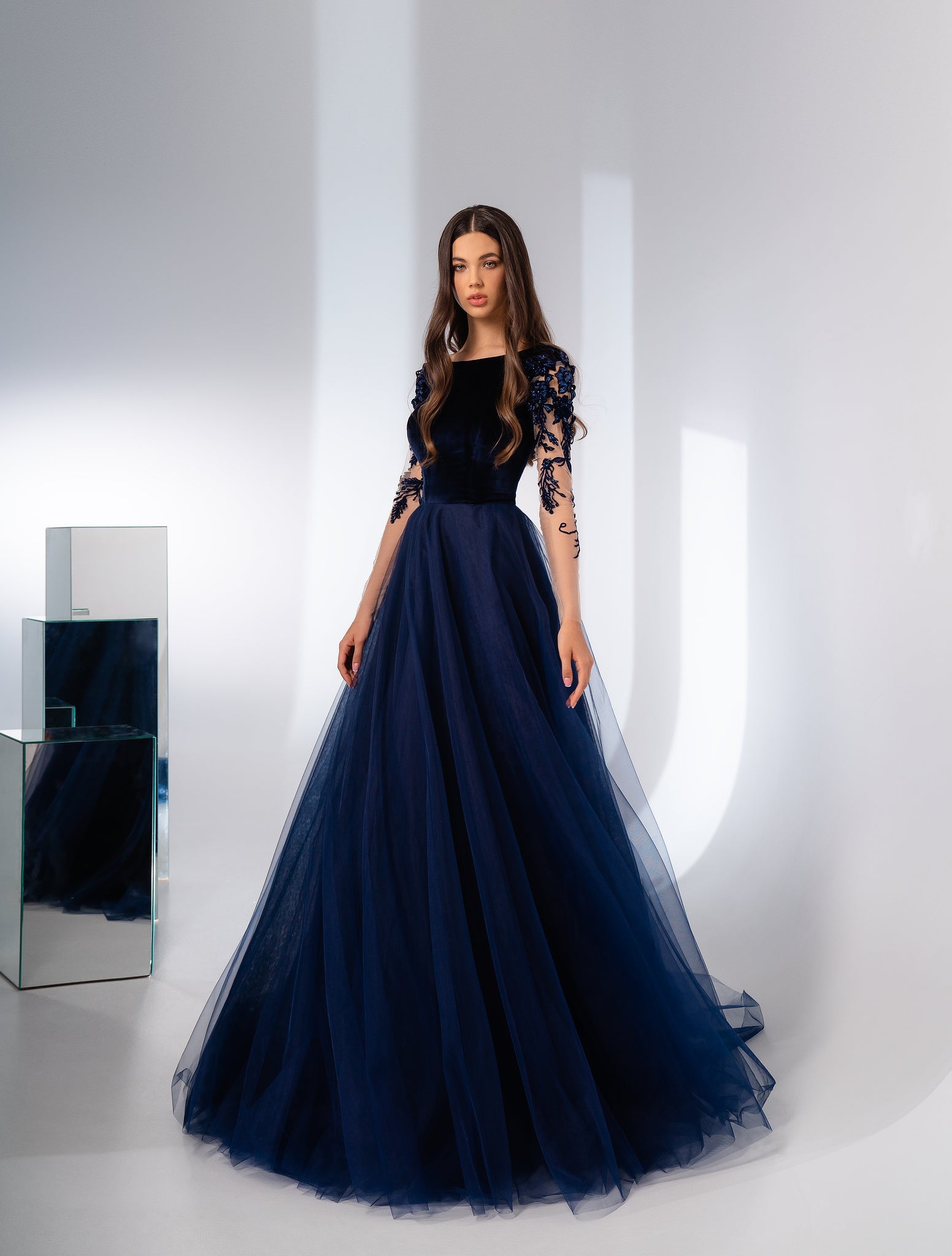 EVENING DRESS WITH VELVET BODICE AND TULLE SKIRT