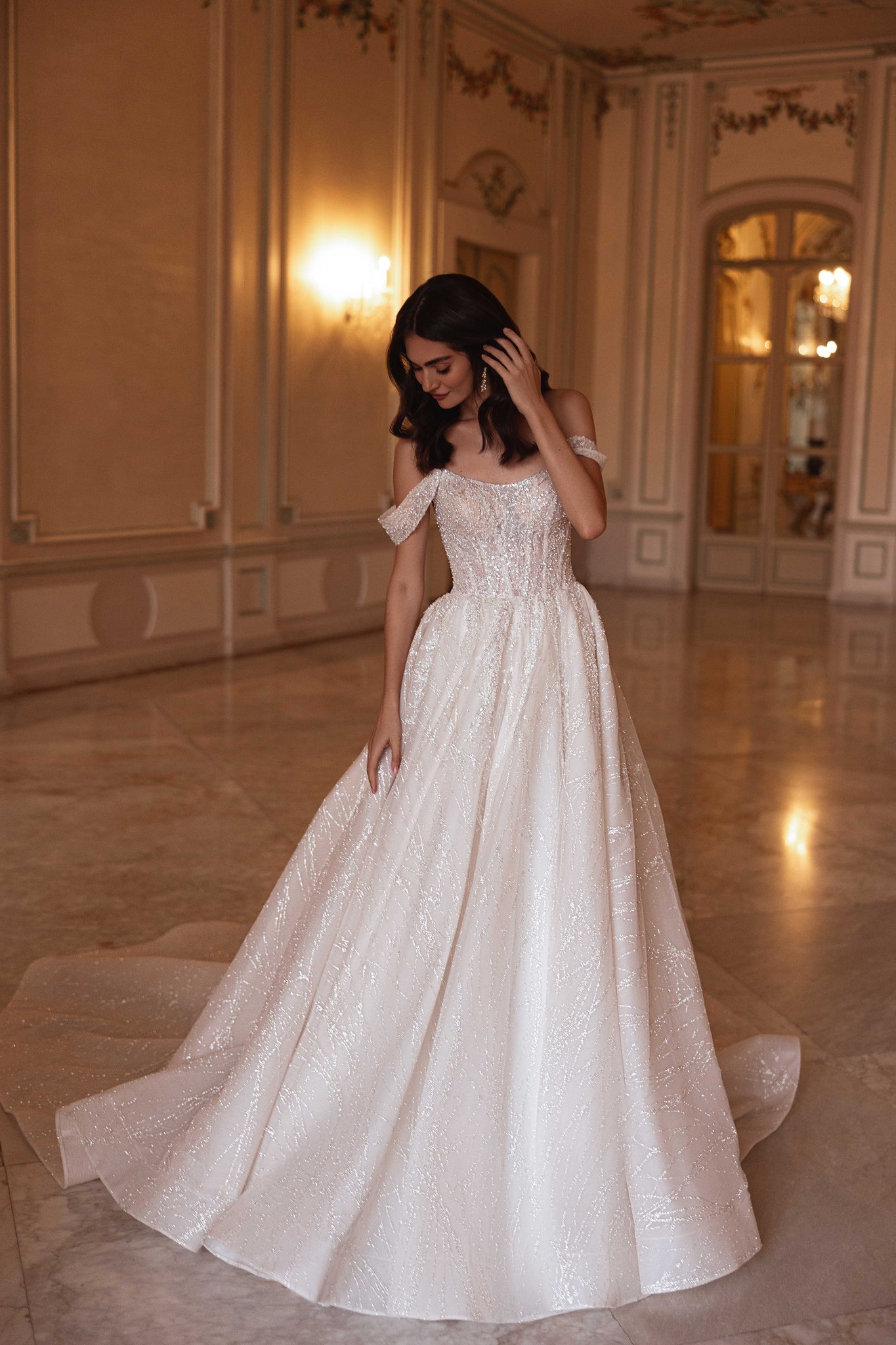 HILDAI WEDDING DRESS