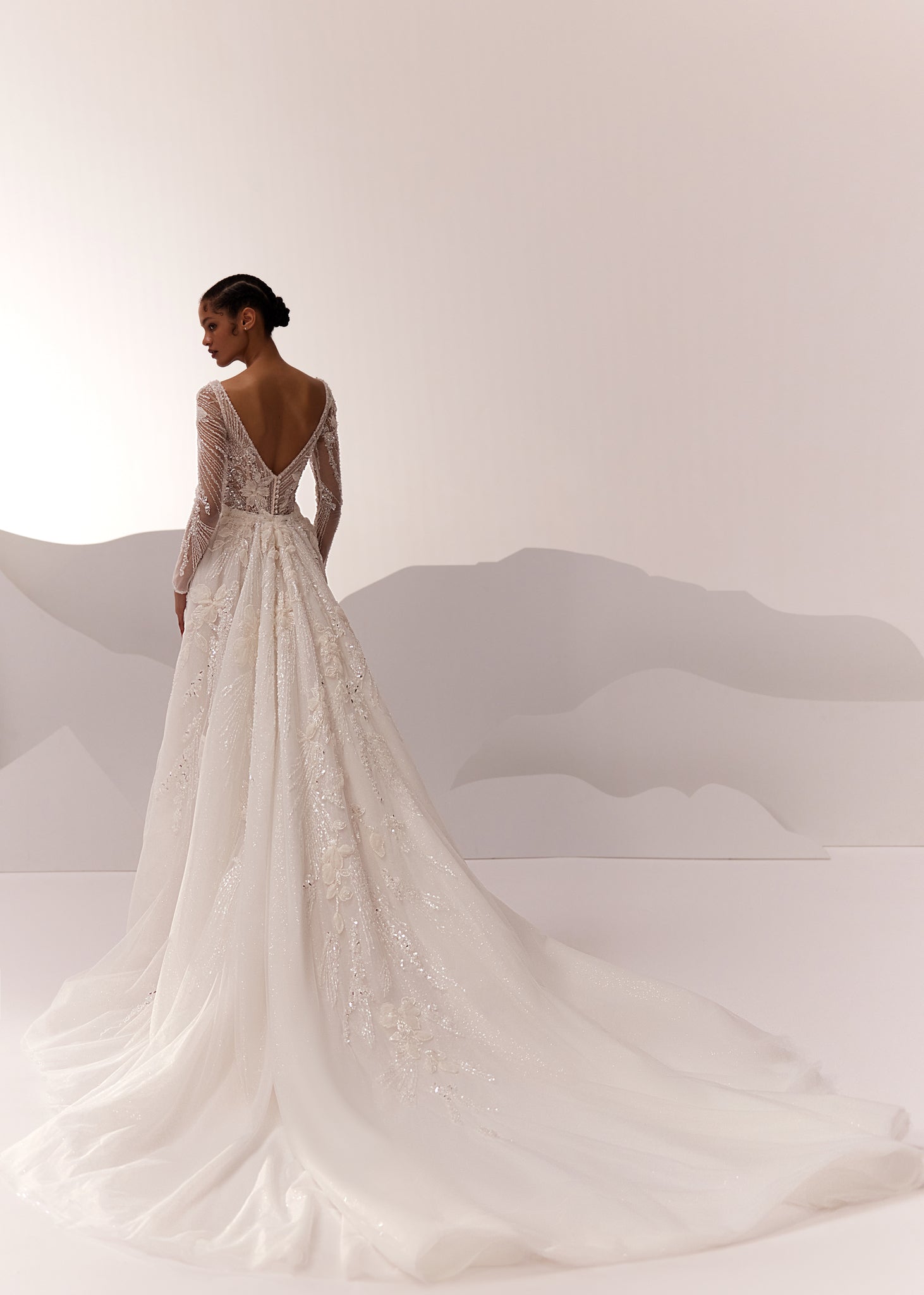 LUXURIOUS WEDDING DRESS