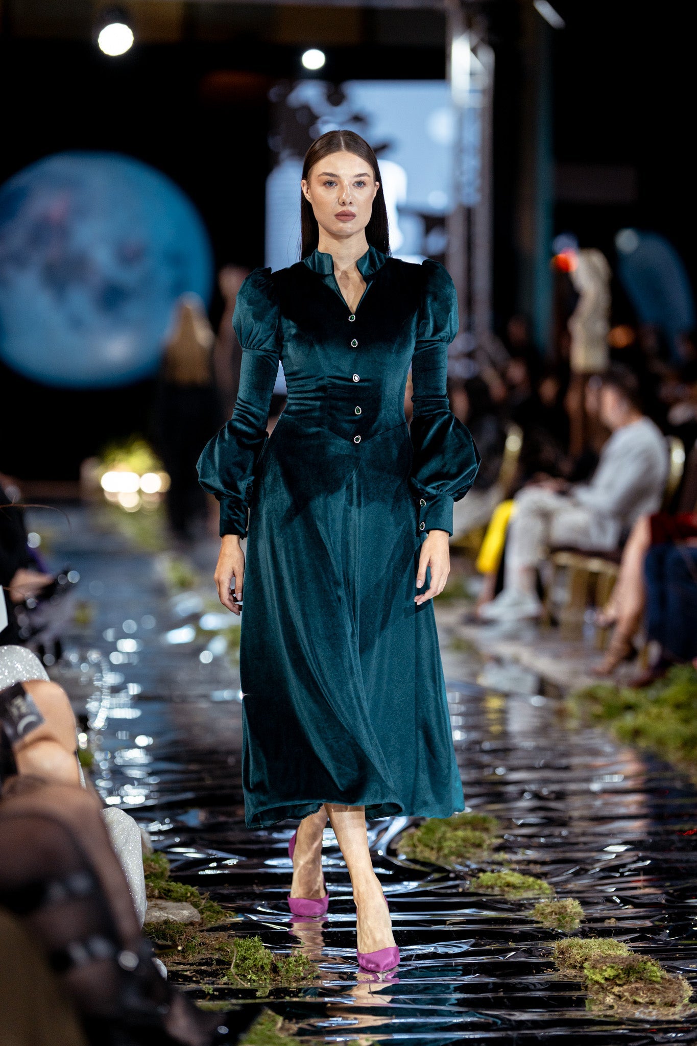 MIDI DRESS IN EMBROIDERED EMERALD VELVET