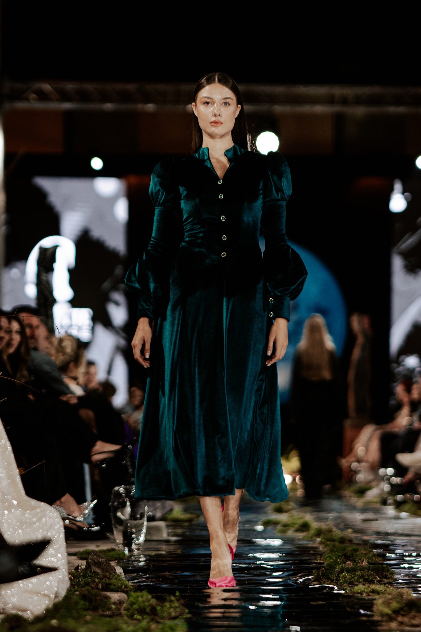MIDI DRESS IN EMBROIDERED EMERALD VELVET