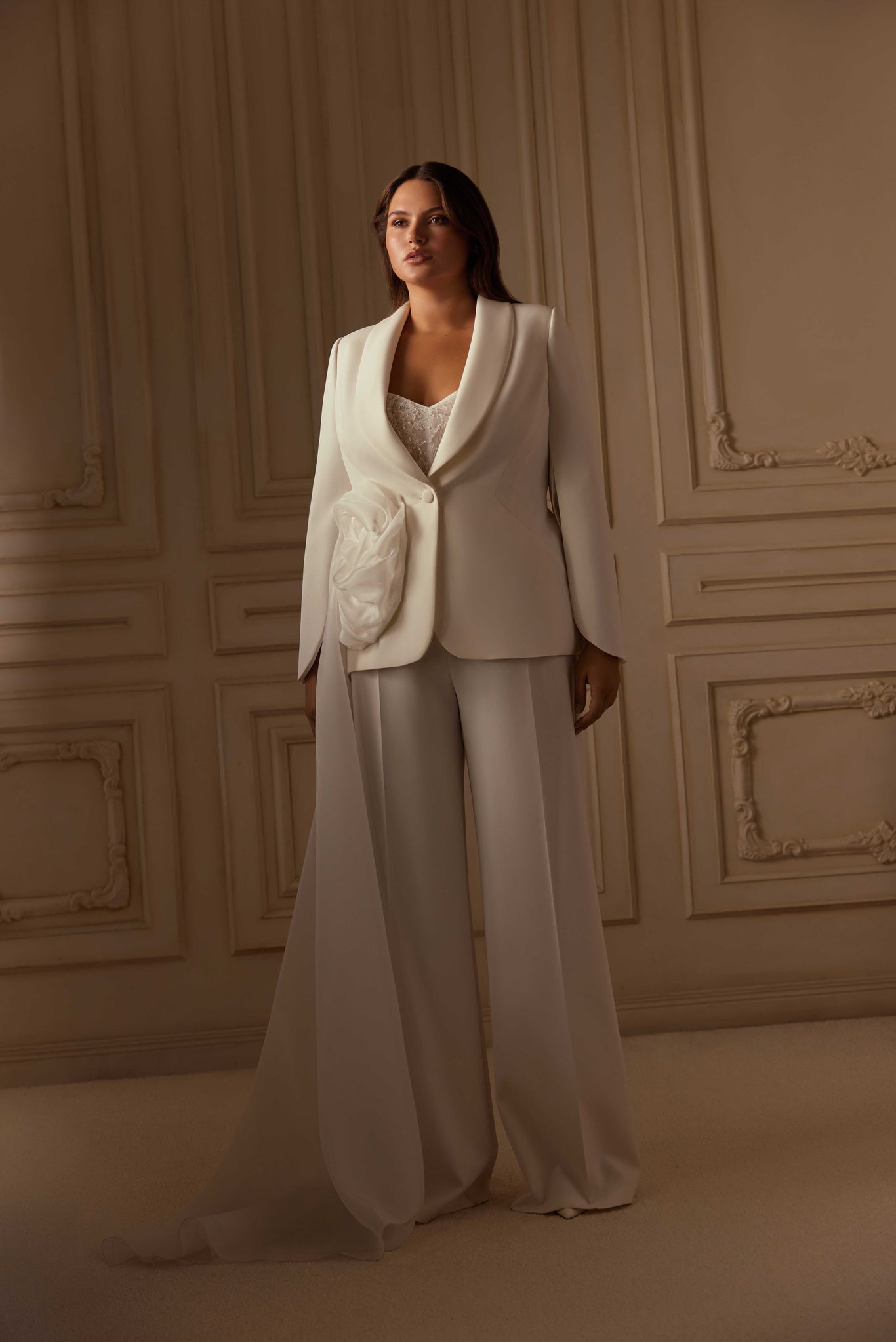 PLUS SIZE WHITE SUIT AURUM