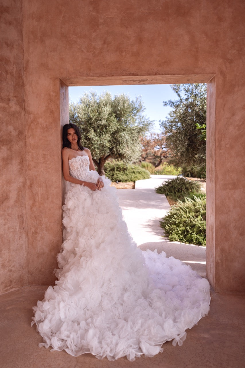 Strapless Lace Corset Ball Gown Wedding Dress with 3D Flowers Tulle Skirt