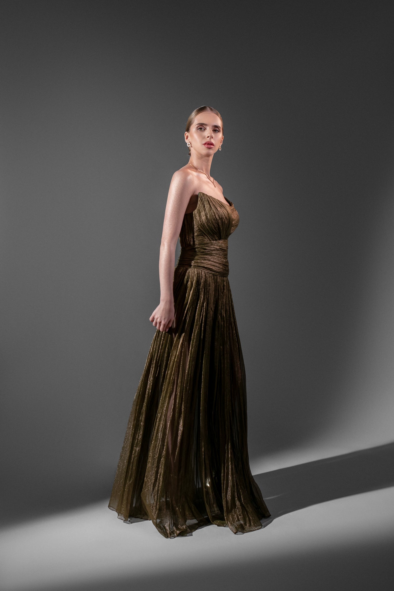 WEDDING DRESS IN NATURAL SILK WITH PEPLUM