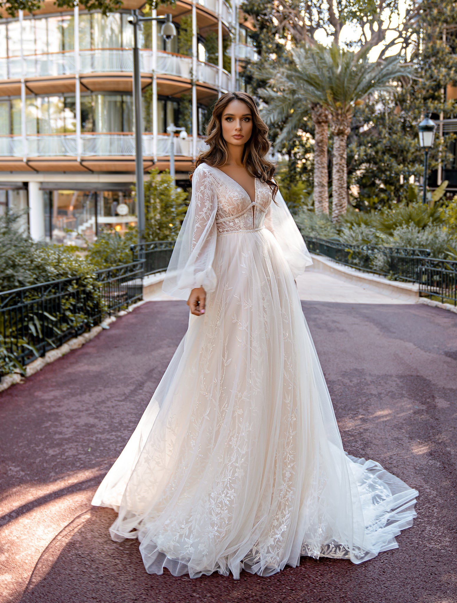 WEDDING DRESS WITH SLIGHTLY PUFFED SLEEVES
